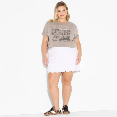 Women's Mainstreet Market Vinyl Records Short Sleeve Graphic T-Shirt - Brown 4 Women's Mainstreet Market Vinyl Records Short Sleeve Graphic T-Shirt - Brown - Image 4