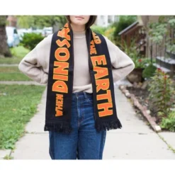 Nerd Block Jurassic Park Large Knitted Scarf "When Dinosaurs Ruled The Earth" -Toys Sale Store GUEST 66efac7c 3ae9 4285 98f4 0924e83751bb